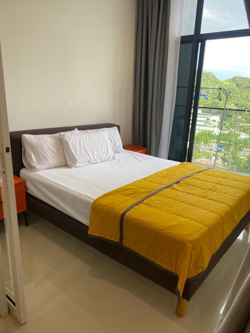 Hs Shore Pasar Besar Dan Kk Plaza Kota Kinabalu